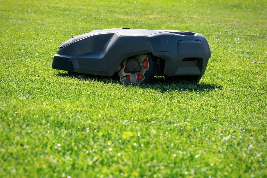 How Does a Robot Lawn Mower Work? Surreal Home