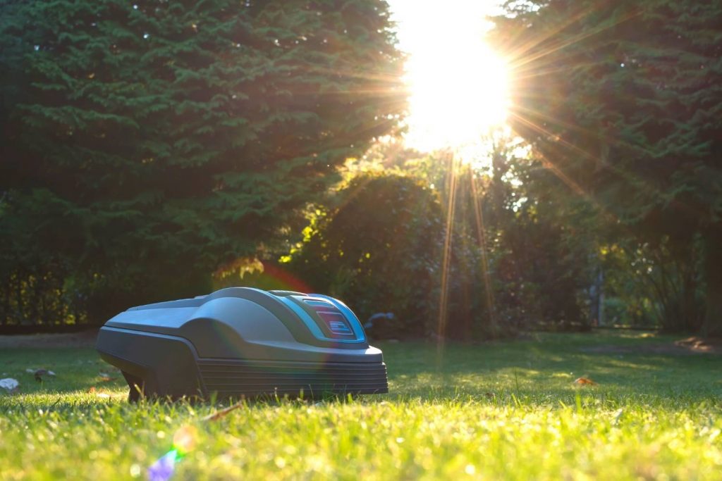 How Does a Robot Lawn Mower Work? Surreal Home