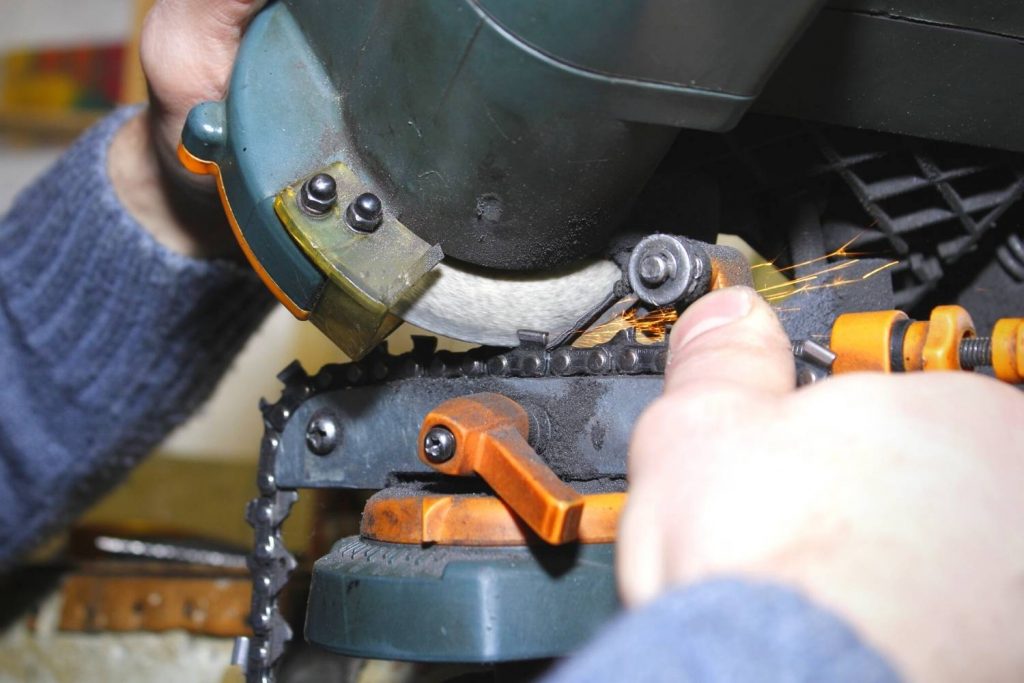 How to Sharpen a Chainsaw Blade with an Electric Sharpener